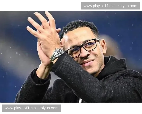 老罗塞尼尔观战切尔西，父子兵传承伦敦足球血脉